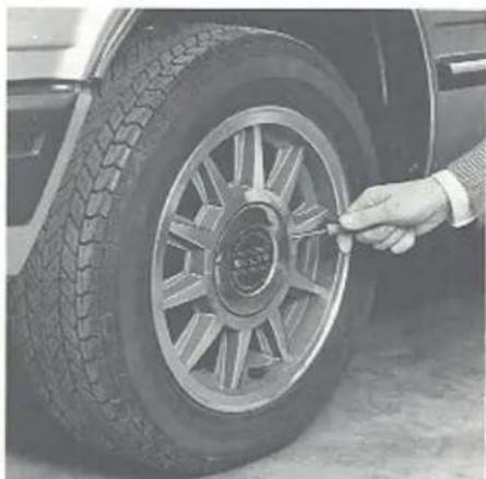 VOLVO 760 GLE Turbo (1984) - Wiel verwisselen - 2