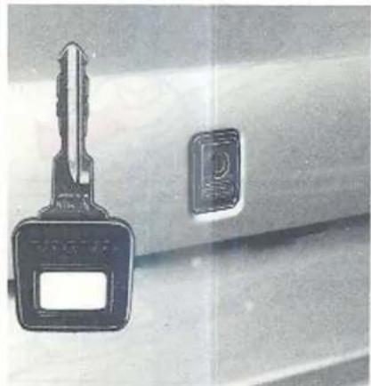 VOLVO 760 GLE Turbo (1984) - Portieren op slot en van het slot doen - 1
