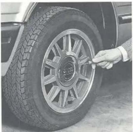 VOLVO 760 GLE TDI (1984) - Wiel verwisselen - 2