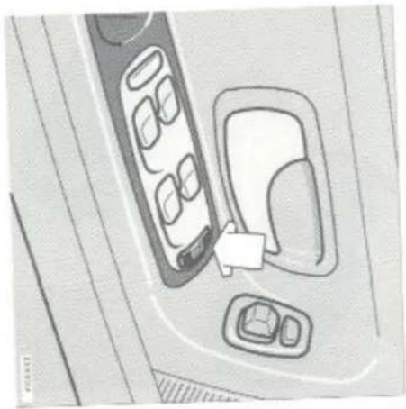 VOLVO S70 (1999) - De batterij vervangen - 1