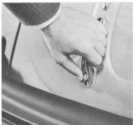 VOLKSWAGEN Kever Convertible (1973) - Rear luggage compartment - 1