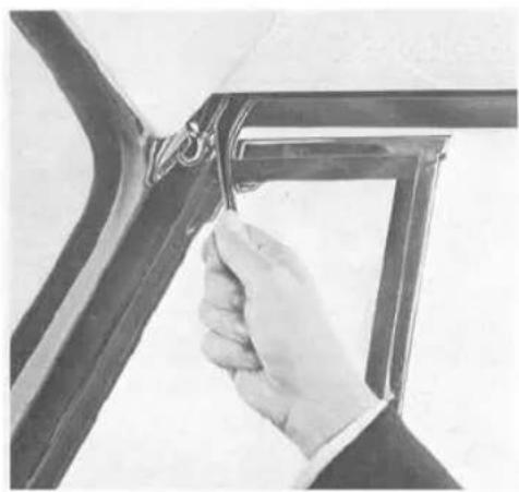VOLKSWAGEN Kever Convertible (1973) - How to close the convertible top - 1