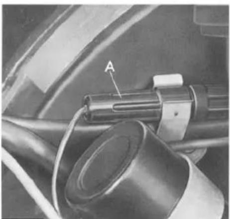 VOLKSWAGEN Kever Convertible (1973) - Fuses - 2