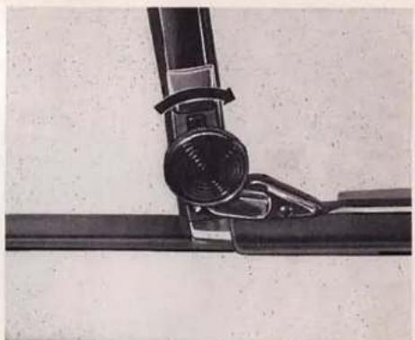 VOLKSWAGEN Kever VW 1300 (1968) - – Vergrendeling van ventilatieruitje - 2