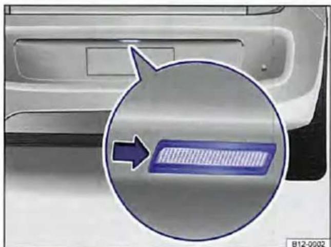 VOLKSWAGEN Up! (2011) - Gloeilampje van de kentekenplaatverlichting vervangen - 1