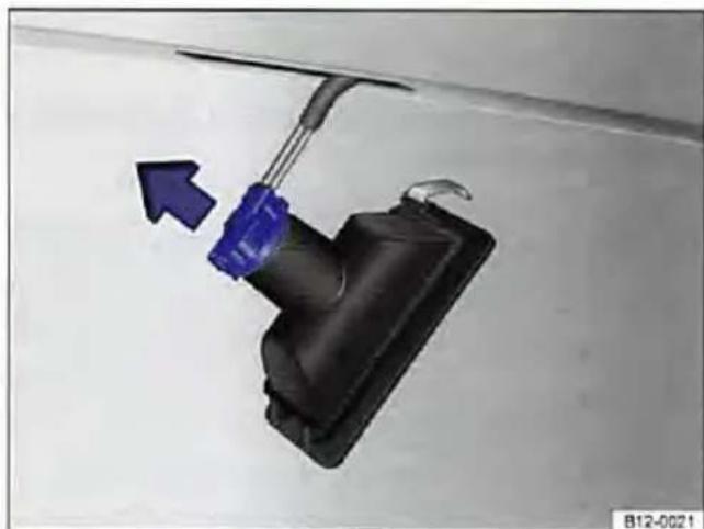 VOLKSWAGEN Up! (2011) - Gloeilampje van de kentekenplaatverlichting vervangen - 2