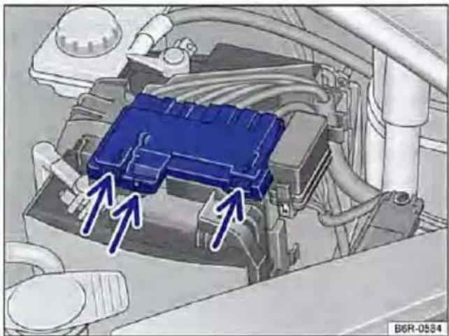 VOLKSWAGEN Up! (2011) - Accuvloeistofpeil controleren - 1