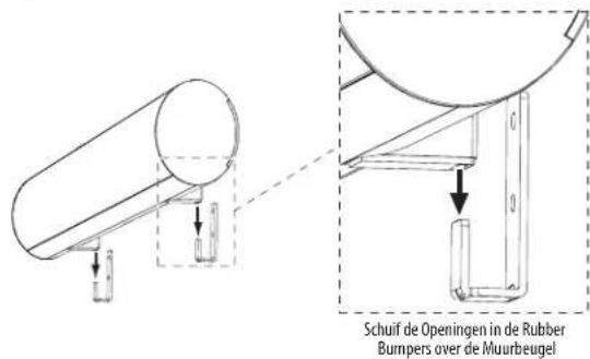 Schuif de Openingen in de Rubber Bumpers over de Muurbeugel