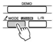YAMAHA Portatone PSR-293 - Druk drie keer op de knop [LESSON MODE] om les 3 te starten. - 1