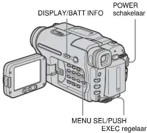 DISPLAY/BATT INFO POWER schakelaar MENU SEL/PUSH EXEC regelaar