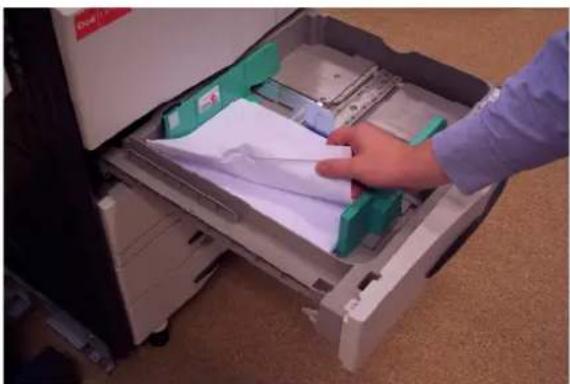 Océ OP35 - Papierstoring bij de lade. - 3