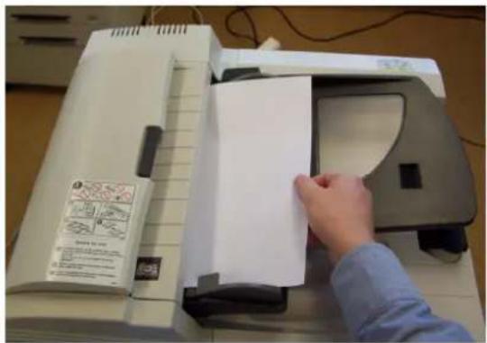Océ OP35 - Papierstoring bij de origineleninvoer. - 2