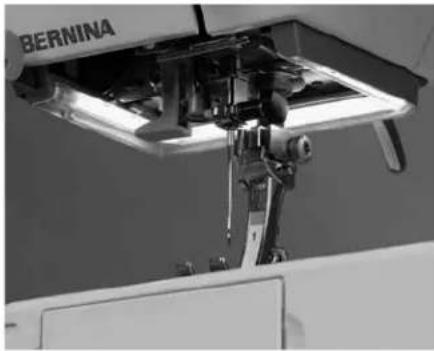 BERNINA Aurora 440QE - CFL-naailicht - 1