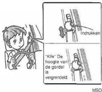 "Klik" De hoogte van de gordel is vergrendeld.
