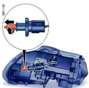 PORSCHE Boxter S (2009) - Closing the cover of the headlight housing - 6