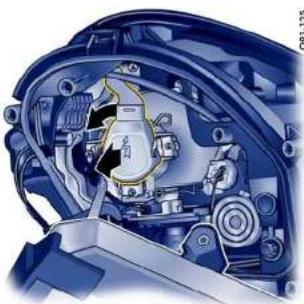 PORSCHE Boxter S (2009) - Closing the cover of the headlight housing - 4