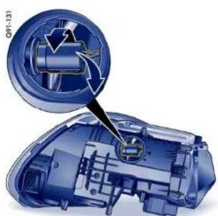 PORSCHE Boxter S (2009) - Closing the cover of the headlight housing - 5
