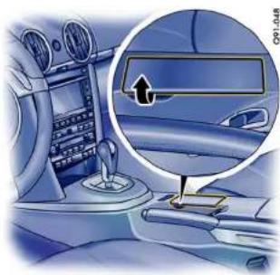 PORSCHE Boxter S (2009) - Extending cupholder - 2