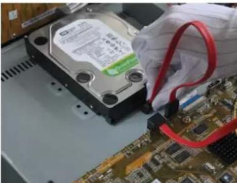 Hikvision DS-7316HI-ST - Hard Disk Installatie - 3
