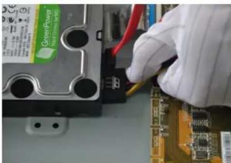Hikvision DS-7316HI-ST - Hard Disk Installatie - 4