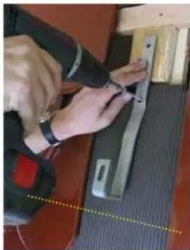 A.O. Smith SPBI - Assemblage van platte dakpanklemmen met lood - 12