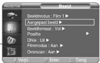 PROVECTOR Beeld Beeldmodus : Film 1 ▶ Aangepast beeld ▶ Beeldformaat : Vol ▶ Positie ▶ DNle : Uit ▶ Filmmodus : Aan ▶ Overscan : Aan ▶ Verpl. Enter Terug