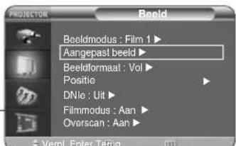 PROYECTOR Beeld Beeldmodus : Film 1 ▶ Aangepast beeld ▶ Beeldformaat : Vol ▶ Positio ▶ DNlo : Uit ▶ Filmmodus : Aan ▶ Overscan : Aan ▶ Verpl. Enter Térug