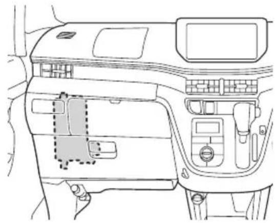 SUBARU Stella (2017) - 助手席足元 - 1