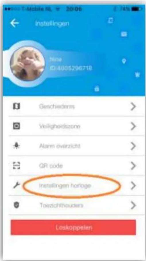 Instellingen Nina ID: 4005296718 Geschiedens > Visiligheidszone > Alarm overzicht > QR code > Instellingen horloge > Toezichthouders > Loskoppelen