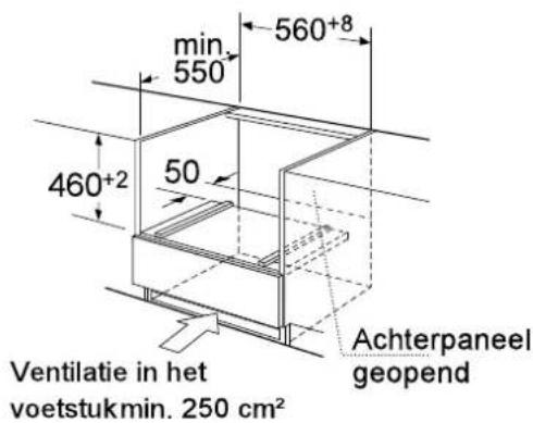 min 550 560+8 460+2 50 Achterpaneel geopend Ventilatie in het voetstukmin. 250 cm²