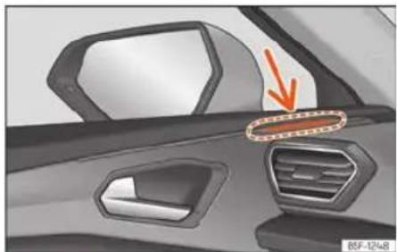 SEAT Leon ST (2022) - Ostrzeżenie przy otwartych drzwiach (Exit Assist) - 2