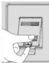 PANASONIC F-VCM85M - Wipe the dirt off the lens with a dry cotton swab. - 1