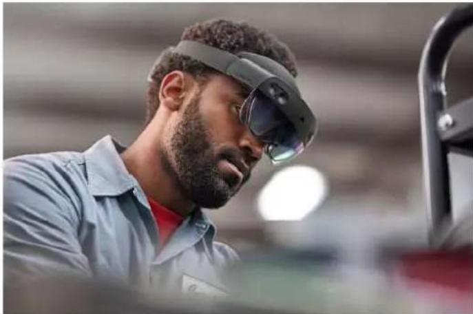 MICROSOFT HoloLens 2 - funkcje usługi Holographic Teams umożliwiają współpracę hybrydową w metawersie przemysłowym. - 1