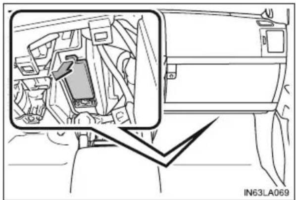 TOYOTA Land Cruiser 200 (2015) - Sprawdzanie i wymiana bezpieczników - 5
