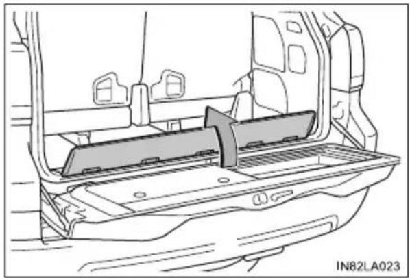 TOYOTA Land Cruiser 200 (2015) - Wyjmowanie koła zapasowego (wersje z kołem zapasowym zamon- towanym pod podłoga) - 3