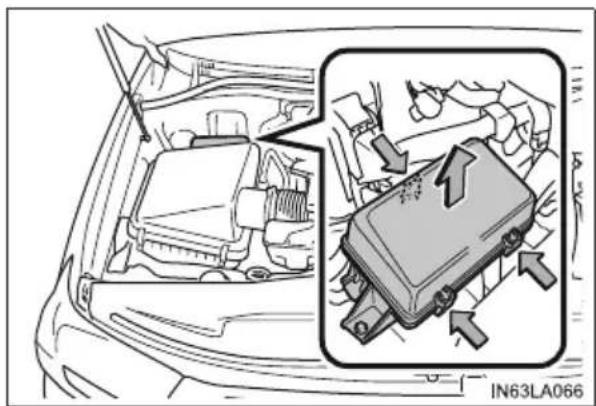 TOYOTA Land Cruiser 200 (2015) - Sprawdzanie i wymiana bezpieczników - 2