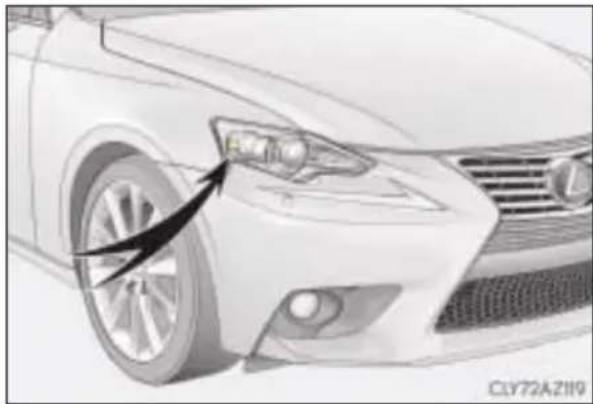 LEXUS IS 300h (2015) - Z przodu - 1