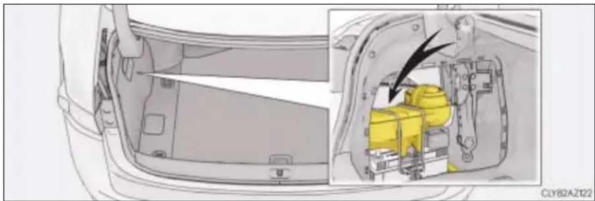 LEXUS IS 300h (2015) - Umiejscowienie awaryjnego zestawu naprawczego do ogumienia - 1