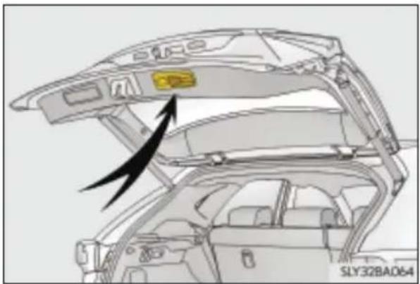 LEXUS NX 200 (2015) - Podczas zamykania drzwi bagażnika - 2