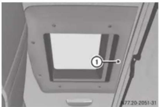 Mercedes-Benz Arocs (2014) - Închiderea manuală a trapei - 1