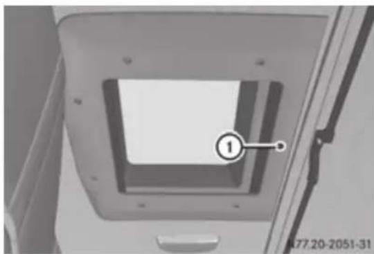 Mercedes-Benz Arocs (2014) - Închiderea manuală a trapei glisante - 1