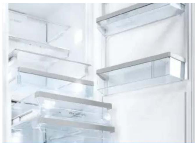 Mecanism modern de compartimentare cu sticlă într-un decor minimalist de interior (fără text sau simboluri vizibile)
