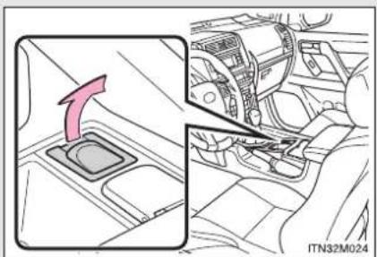 TOYOTA Land Cruiser 150 (2010) - ■Conectarea unui iPod - 2