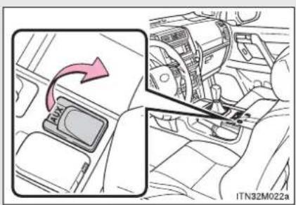 TOYOTA Land Cruiser 150 (2010) - ■Conectarea unui dispozitiv de memorie USB - 1