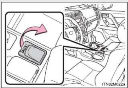 TOYOTA Land Cruiser 150 (2010) - ■Conectarea unui iPod - 1