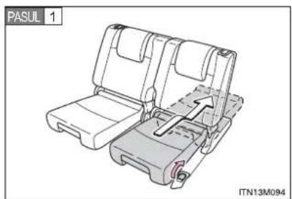 TOYOTA Land Cruiser 150 (2010) - Rabatarea scaunelor de pe rândul al treilea - 2