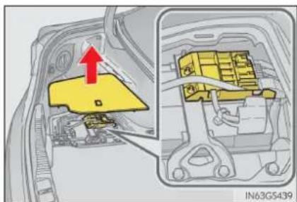 LEXUS GS 300h (2015) - Verificarea și înlocuirea siguranțelor fuzibile - 9