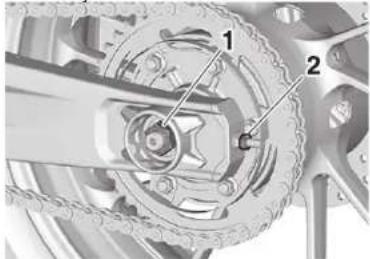 YAMAHA MT07 (2023) - Prilagajanje ohlapnosti pogonske verige - 1