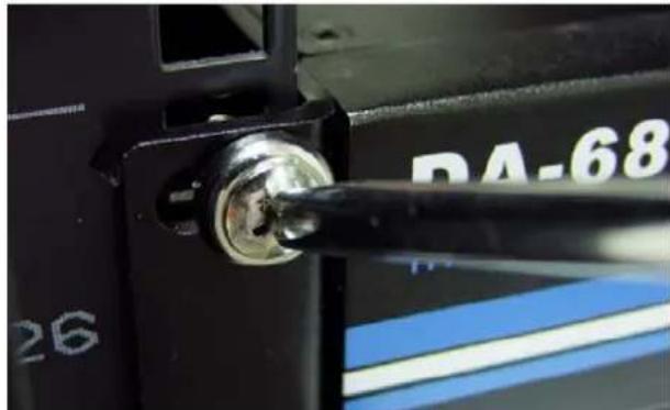 Moxa DA-681-I-DPP-T-XPE - Step 3: Installing the DA-681 to a rack. - 2