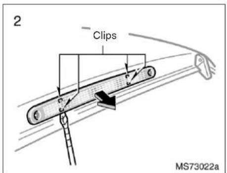 2 Clips MS73022a